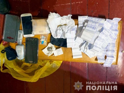 На Буковині поліцейські змінили підозру організатору постачання наркотиків до виправної колонії
