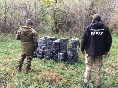 Біля кордону на Буковині знайшли сховки з цигарками на понад 700 тисяч