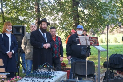 Пам’ятник єврейській пісні «Хава нагіла» відкрили у Чернівцях – фото