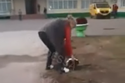 Мер поїхав - квіти викопали: курйозне відео ганьби в школі Одеси