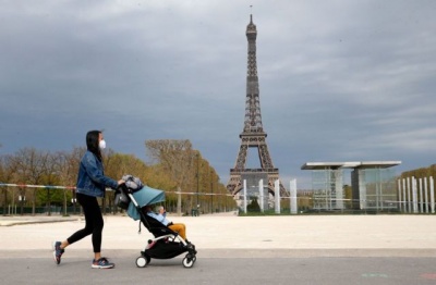 Пандемія COVID-19. У Франції закривають ресторани, для виходу з дому потрібен спецдокумент