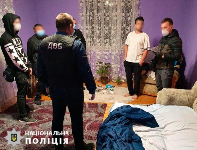 На Буковині викрили групу наркоторговців, серед них – інспектор поліції