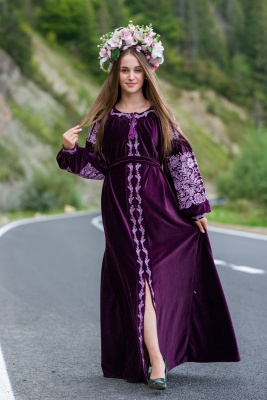 Стильні вишиті сорочки, плаття і костюми: у магазині «Svitla Vushuvanka» у Чернівцях знають, що пасує українцям!*