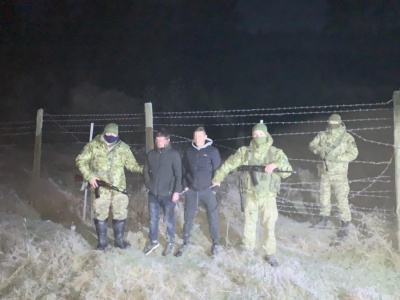 На Буковині затримали двох п’яних чоловіків, які намагались порушити кордон