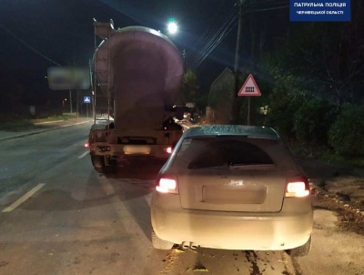 У Чернівцях п'яна водійка на Audi врізалась у вантажівку: легковик виявився краденим