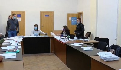 Перерахунок голосів у Чернівцях: у комісії нема кворуму, члени скаржаться на кандидатів, що зривають засідання