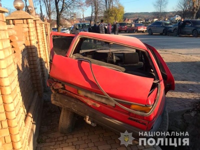 ДТП на Буковині: постраждав водій і троє його доньок – фото