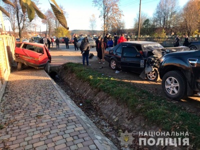 ДТП на Буковині: постраждав водій і троє його доньок – фото