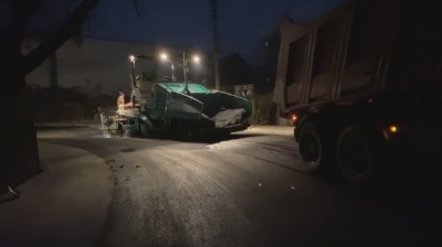 У Чернівцях завершують асфальтувати частину вулиці Кармелюка: коли відновлять рух