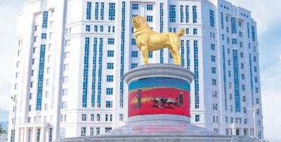6-метровий алабай з золота. Президент Туркменістану відкрив пам’ятник собаці - відео