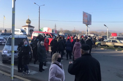 Підприємці перекрили дорогу біля Калинівського ринку – відео