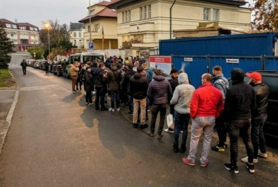 На виборах президента Молдови за кордоном - величезні черги ще до відкриття дільниць