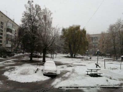 Українські міста засипає першим снігом