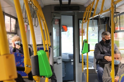 У Чернівцях пасажира тролейбуса оштрафували, бо не хотів одягати маску