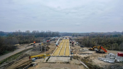 Як будують міст у Маршинцях: з’явились захоплюючі фото з висоти пташиного польоту