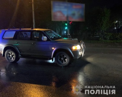 У Чернівцях позашляховик збив двох дітей, які перебігали дорогу