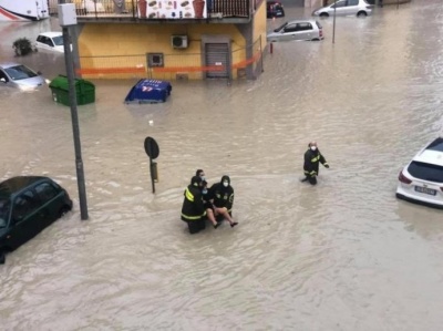 Південь Італії потерпає від повені. Впав автомобільний міст