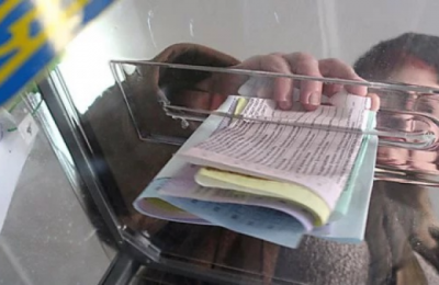 Проголосував замість дружини: на Буковині судитимуть члена ДВК та виборця