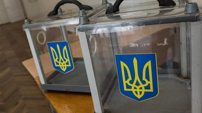 У Чернівцях членкиня ДВК проголосувала за свого сина, який перебуває за кордоном