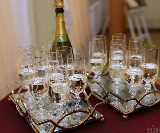 Лікар розповіла, яка доза шампанського безпечна для організму Лікар розповіла, яка доза шампанського безпечна для організму
