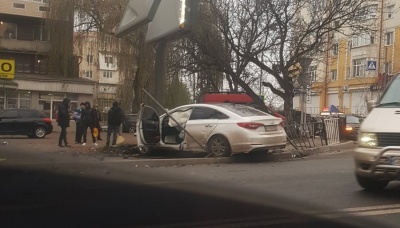 Ранкова ДТП у Чернівцях ускладнила рух на Героїв Майдану, є постраждалі
