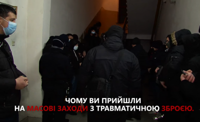 Інцидент під Чернівецькою ТВК: «тітушки» були озброєні – ЗМІ