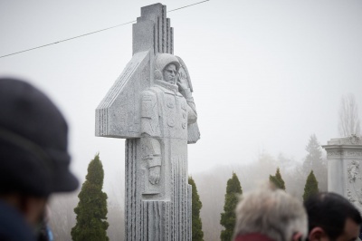 У Києві відкрили пам’ятник і могилу першому космонавту з Буковини Леоніду Каденюку – фото