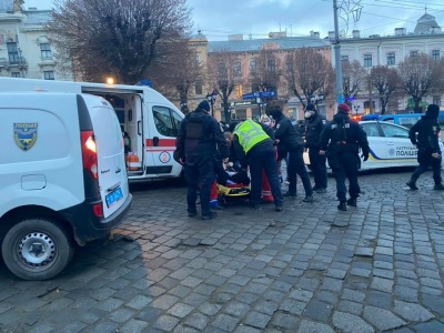 Хто винен у ДТП з автомобілем поліції у Чернівцях: реакція мережі