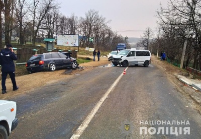 ДТП на Буковині: юнак на «євроблясі» протаранив «бус», двоє людей травмовані