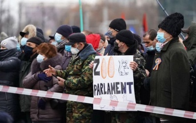 У Молдові тисячі людей протестують проти влади Додона: вимагають дострокових парламентських виборів