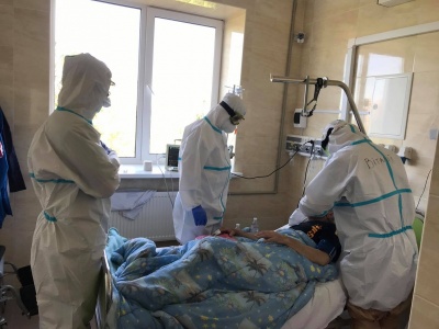 Відновлення роботи діагностичного центру та вартість лікування коронавірусу. Головні новини за 8 грудня