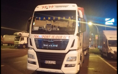 У Польщі виник скандал через вантажівку із написом «Бандера»