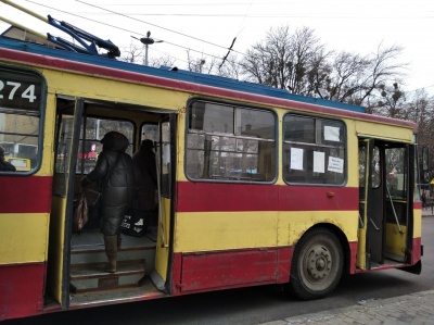 «На зупинці принесу»: у Чернівцях кондуктори часто не використовують валідатори