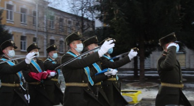 "Вдень та вночі, у сніг та спеку": 12 грудня - День Сухопутних Військ 