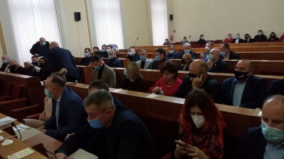 У Чернівцях обласна рада продовжила сесію, зірвану напередодні через «замінування»