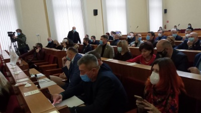 У Чернівцях обласна рада продовжила сесію, зірвану напередодні через «замінування»