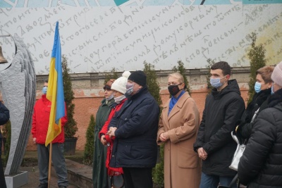 У центрі Чернівців вшанували пам’ять загиблого волонтера Романа Шлюсара – фото