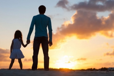 Наскільки сильно відносини жінки з батьком можуть вплинути на її особисте життя