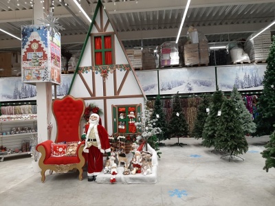 Замок із карамелі та будиночок Діда Мороза: як у Чернівцях готуються до новорічних свят