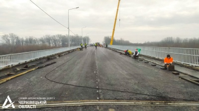 Осачук проїхався новим мостом у Маршинцях і закликав випити вина