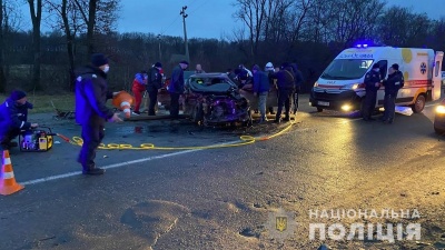 На Буковині зіткнулися три автівки: водії у лікарні