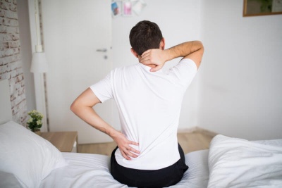 Позбутися від болю в спині в домашніх умовах допоможуть прості способи