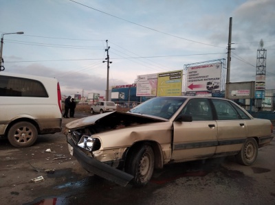 ДТП у Чернівцях: неподалік Калинки зіткнулися дві автівки - фото