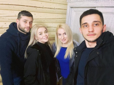 Співачка із Буковини показала фото із родиною та новим обранцем