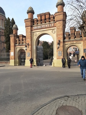 У Чернівецькому університеті відновили ковані ворота, що були зруйновані в ДТП