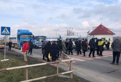 «Тарифні» протести на Буковині: пікетувальники знову блокують трасу в Атаках