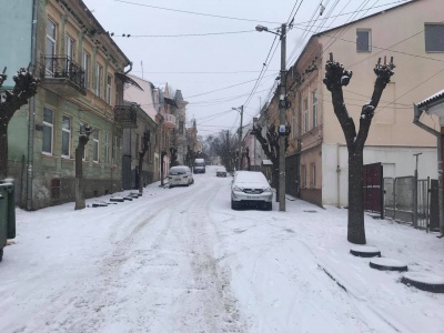 До Чернівців нарешті прийшла зима - фото