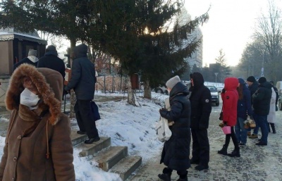 Водохреще-2021 у Чернівцях: черги людей біля церков і обмаль охочих скупатись в ополонці – фото