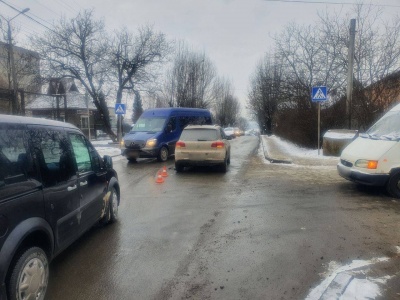 Потрійна ДТП у Чернівцях: в районі Фастівської ускладнено рух транспорту