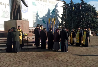 У центрі Чернівців відзначають День Соборності України – фото